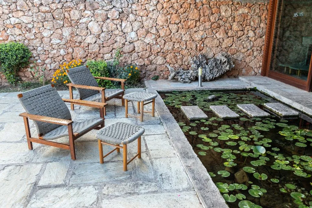 Bar, Amalia Delphi, Athens