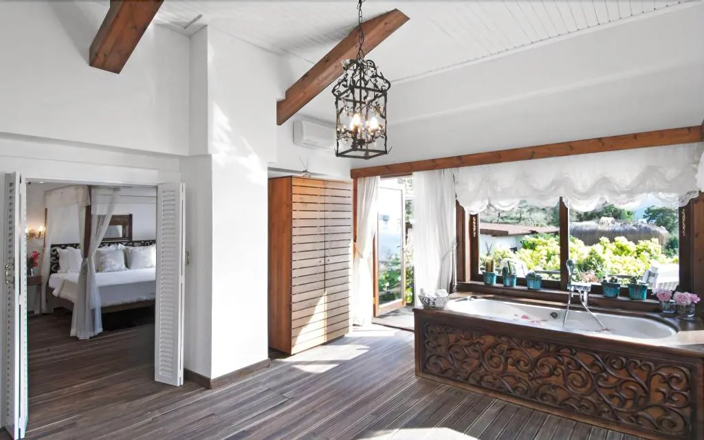 Room, Sabrina's Haus, Dalaman