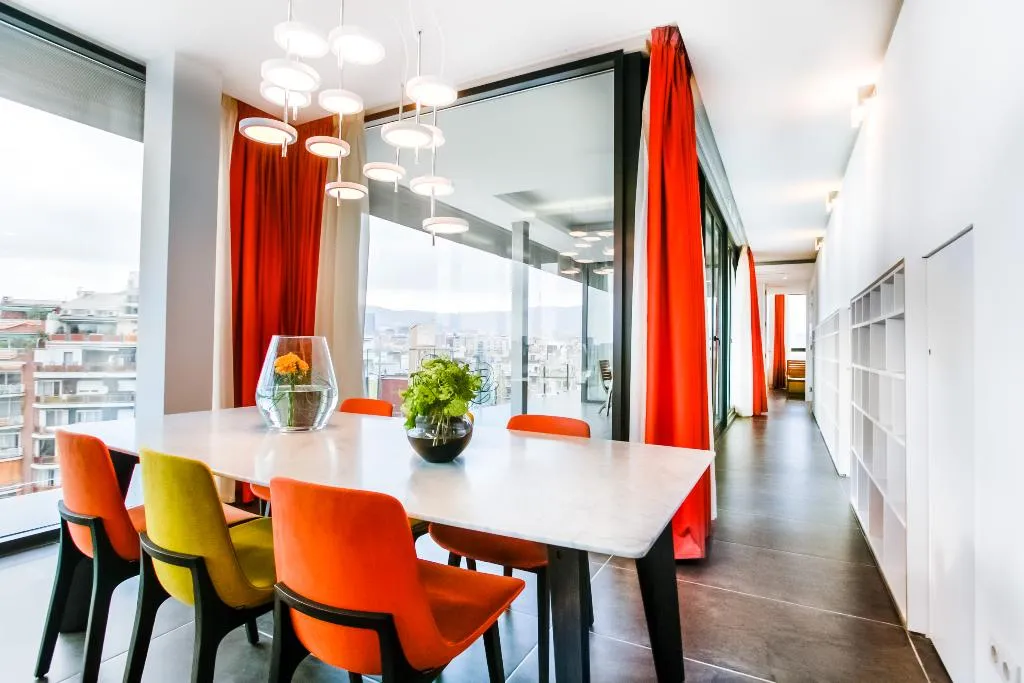 APARTMENT CAPACITY 6 THREE BEDROOM Room, Cosmo Apartments Sants, Barcelona