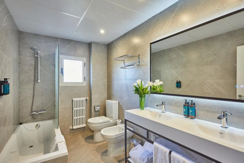 FAMILY ROOM STANDARD Room, Silken Turcosa 3* Sup, Valencia