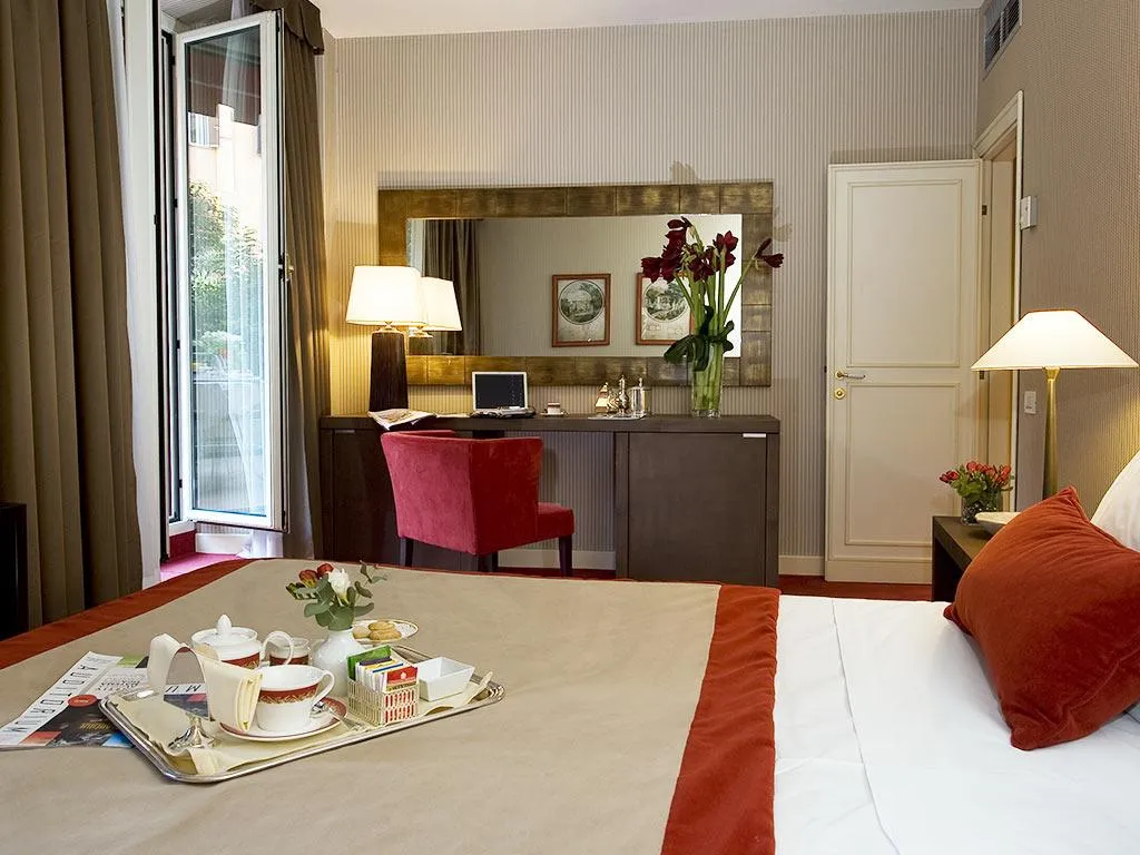 DOUBLE SUPERIOR Room, Dei Borgognoni, Rome