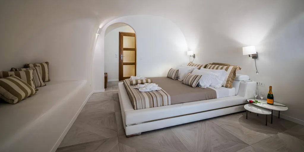 SUITE GRAND Room, Elite Luxury Suites, Santorini