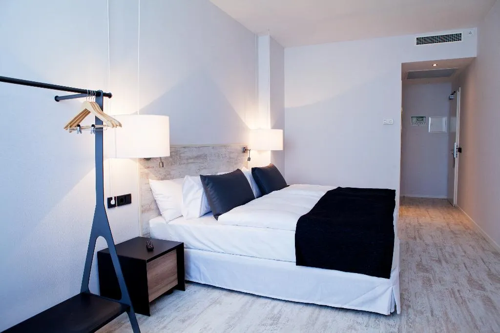 Double or Twin SUPERIOR Room, Catalonia Berlin Mitte, Berlin