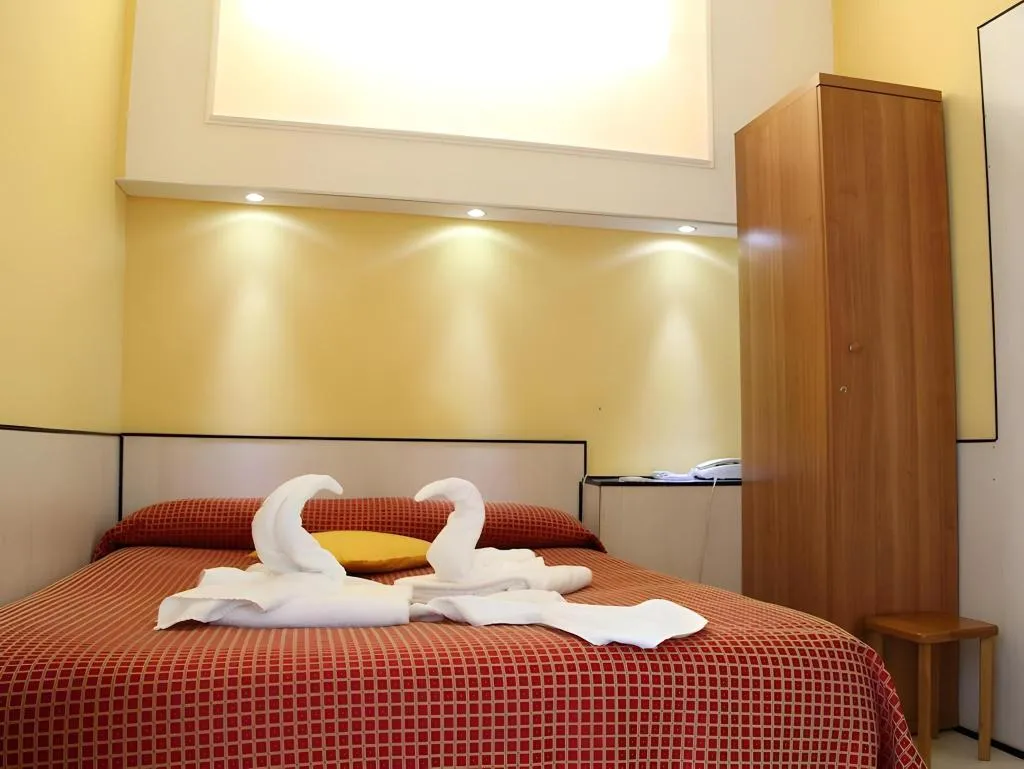 Room, Hotel Lugano, Milan