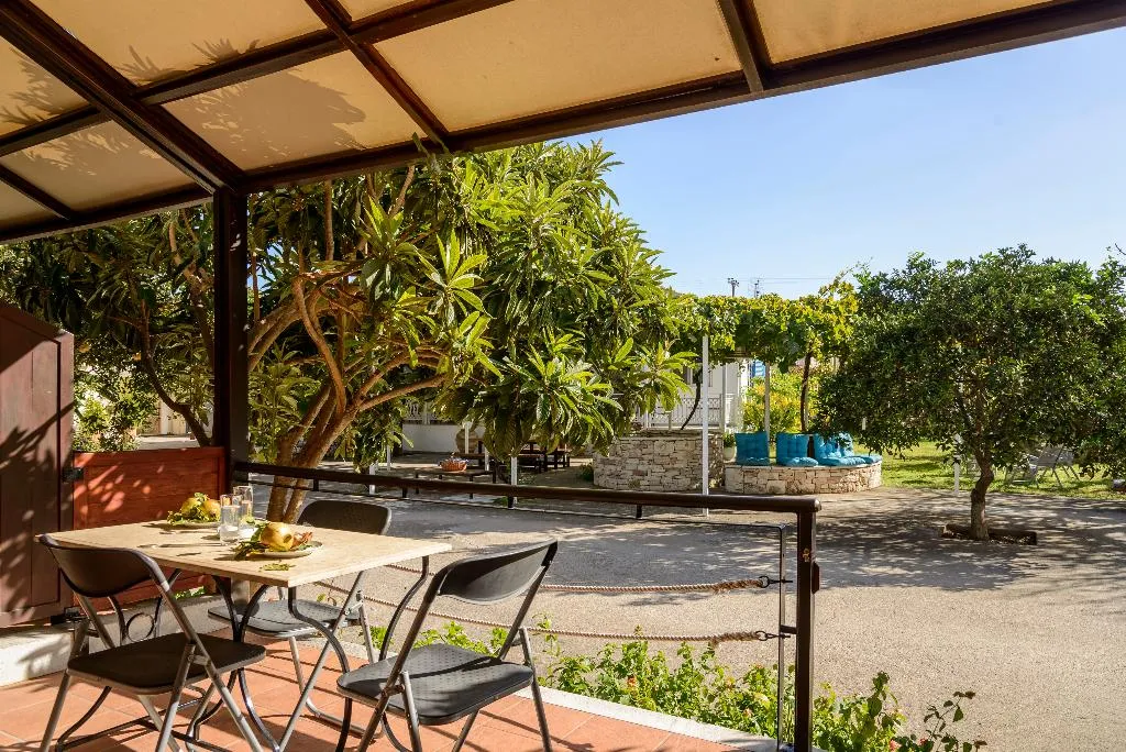 APARTMENT GARDEN VIEW Room, Villa Ganios, Kalamata