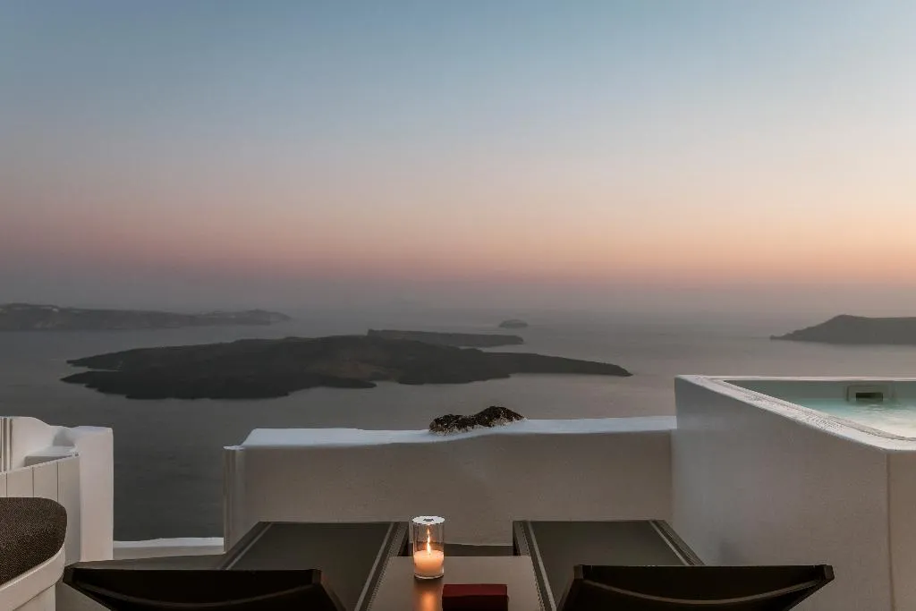 CAVE GRAND Room, Aqua Luxury Suites, Santorini