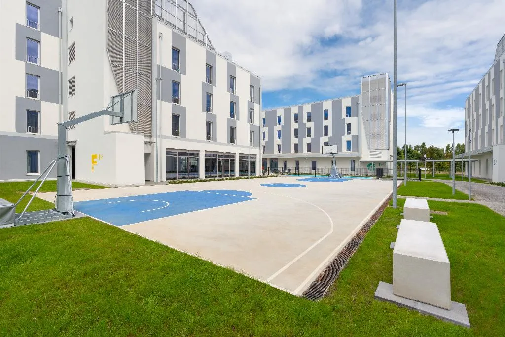 Sports and Entertainment, Cx Milan Nom, Milan