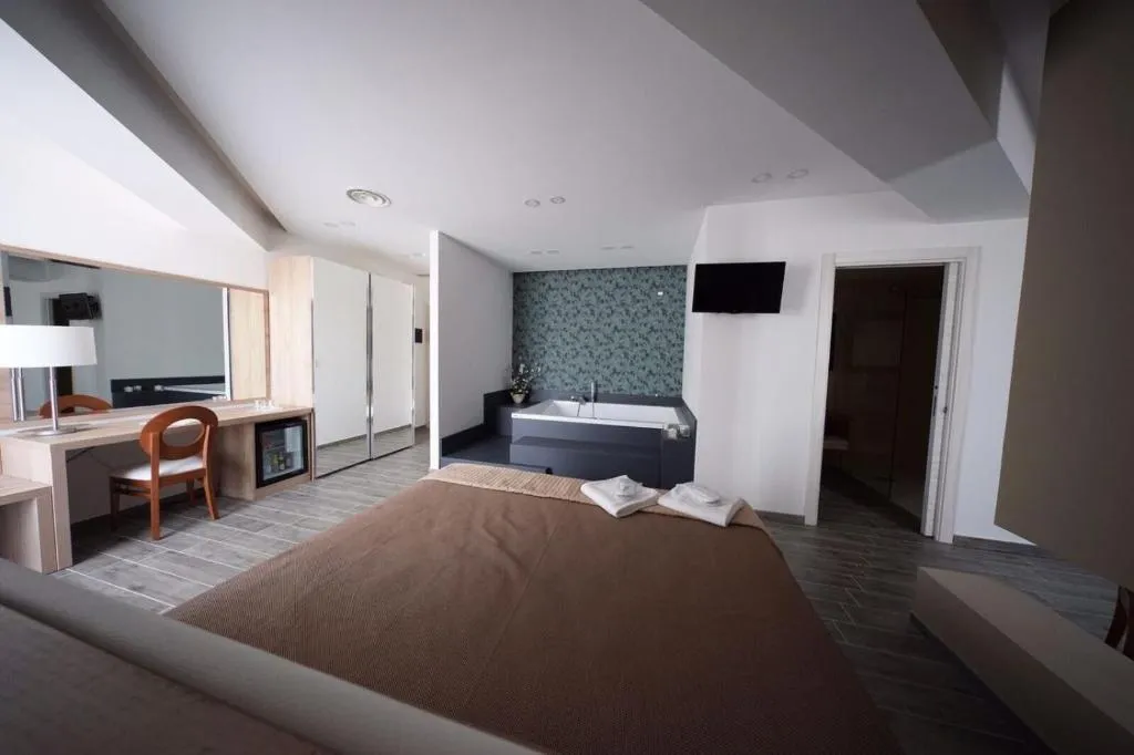 Room, Grand Hotel Del Lago, Palermo