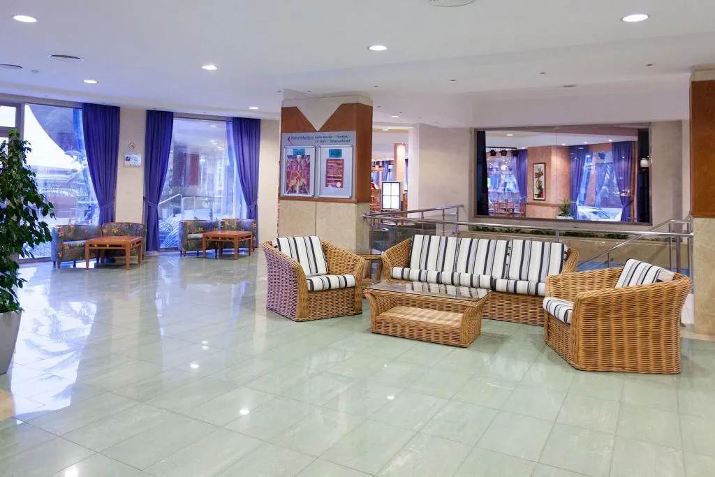 Lobby, Obelisco, Majorca