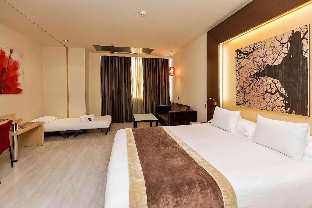 TRIPLE STANDARD Room, Melia Avenida America, Madrid