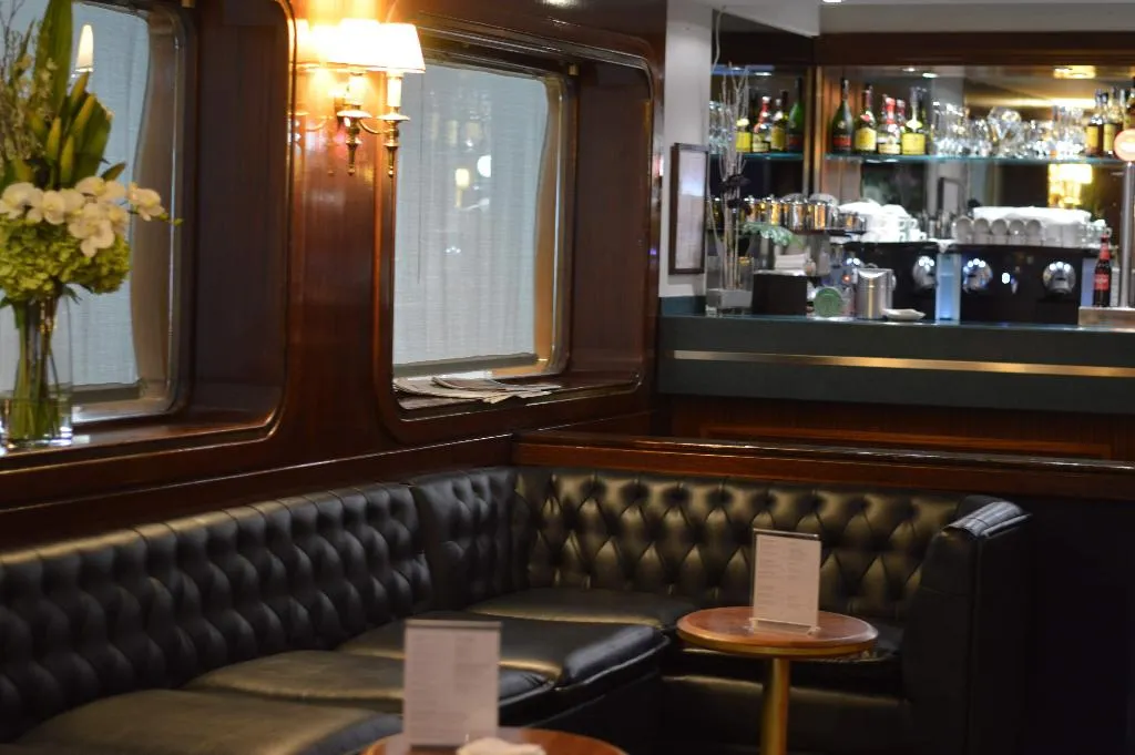 Bar, Hotel Chamartin the One, Madrid