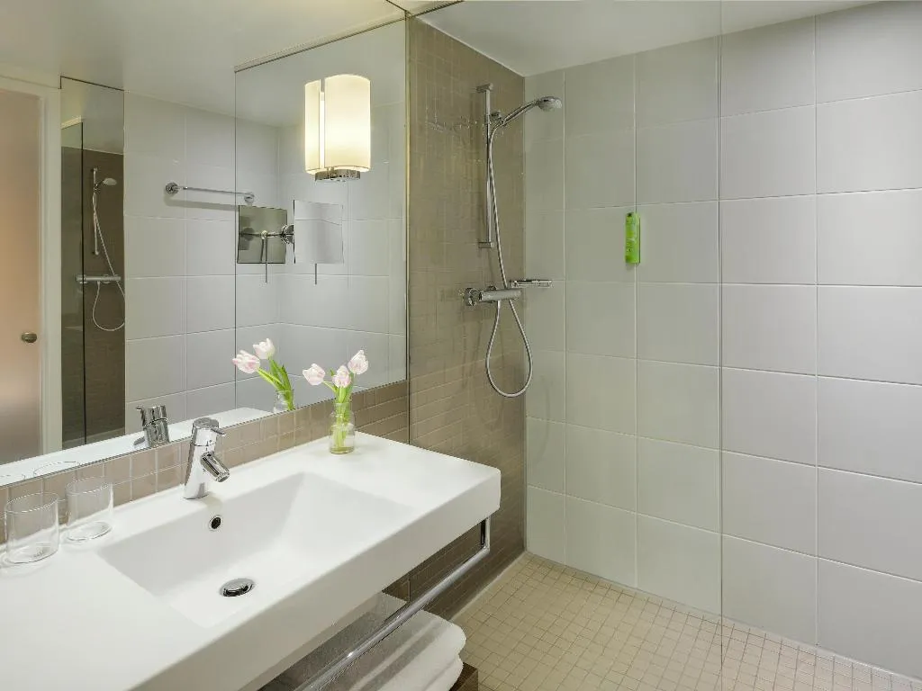 FAMILY ROOM CONNECTING ROOM Room, Movenpick Hotel Amsterdam City Centre, Amsterdam