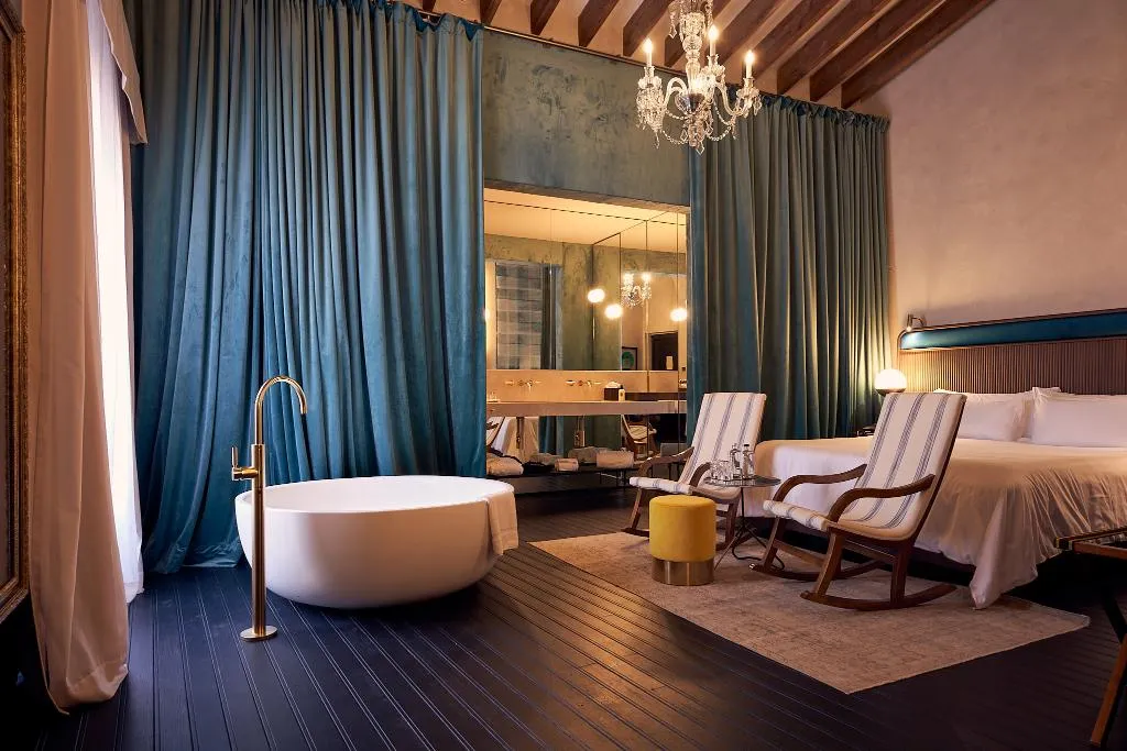 SUITE DELUXE CAPACITY 2 Room, Hotel Can Bordoy Grand House and Garden, Majorca