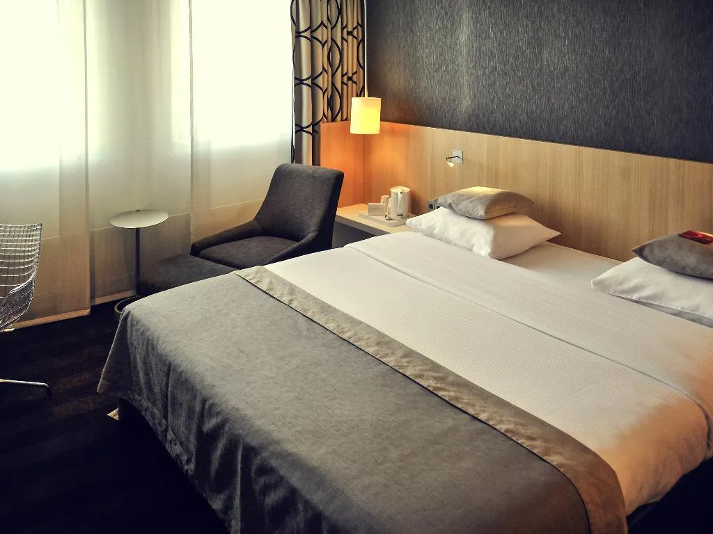 DOUBLE CLASSIC Room, Mercure Amsterdam City Hotel, Amsterdam