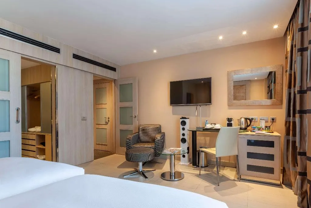 Double or Twin PREMIUM TWO BEDROOMS Room, Melia Sevilla, Seville