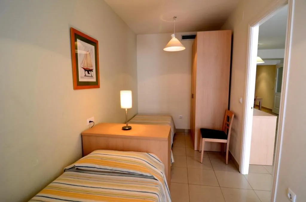 APARTMENT CAPACITY 6 TWO BEDROOMS Room, Mestral, Costa Brava