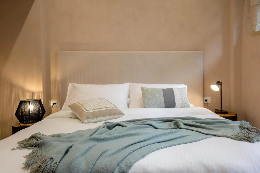 Room, J&G Suites, Crete