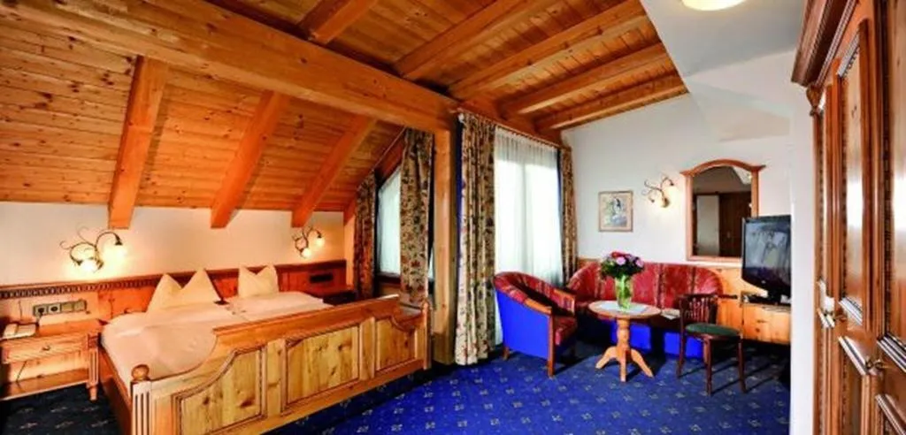 DOUBLE DELUXE KING BED Room, Hotel Kaltschmid, Innsbruck
