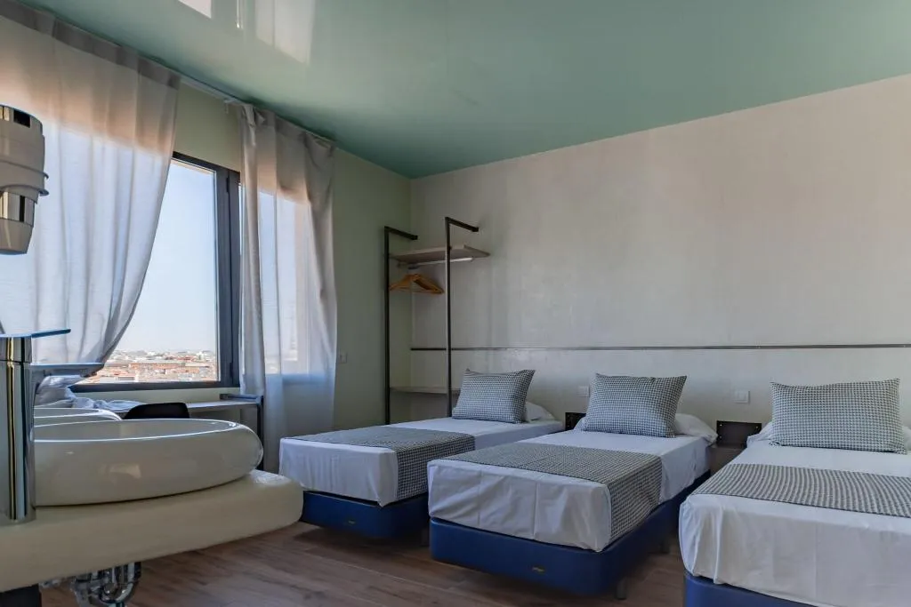 Room, Hostal Charlotte, Madrid