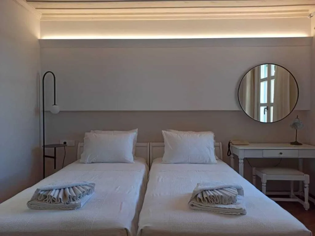 Room, Amphora, Crete