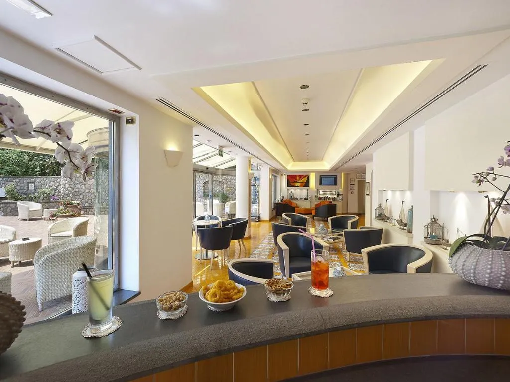 Lobby, Del Mare, Naples