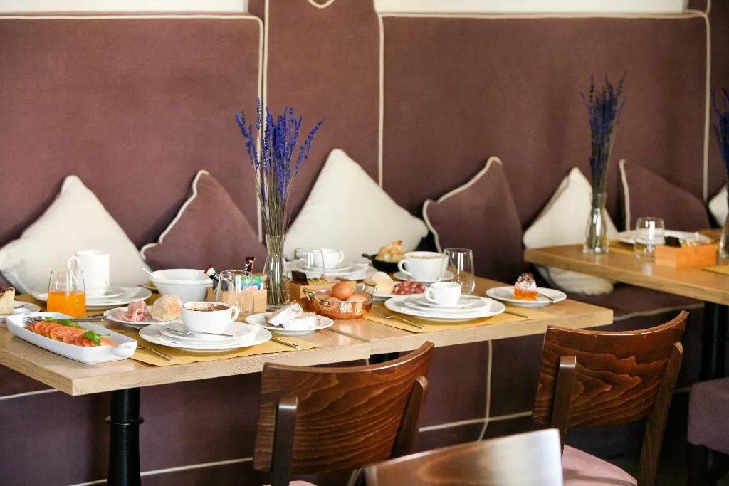 Restaurant, Unconventional Sorrento Coast, Naples