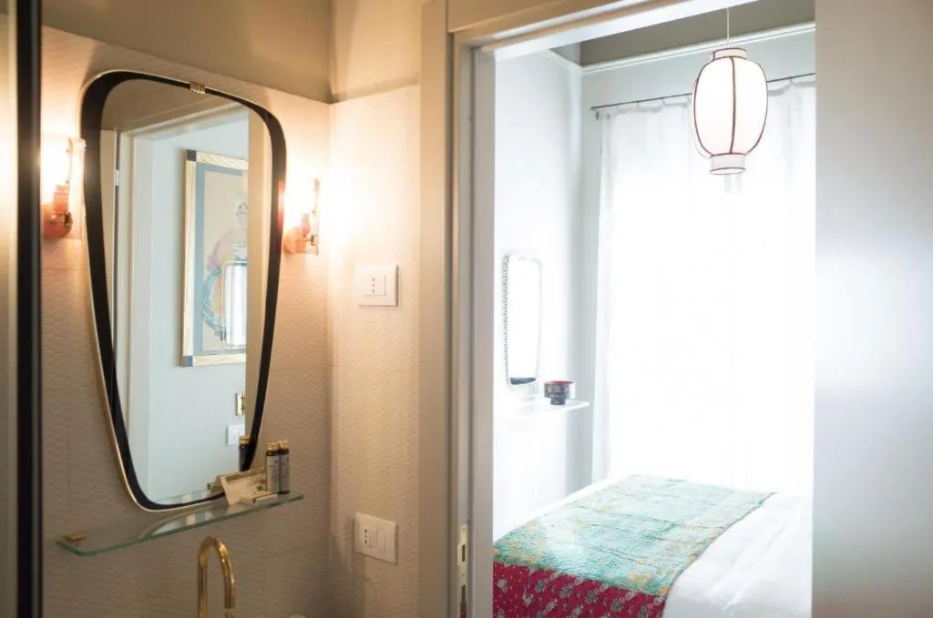 Room, La Fonderia Firenze, Florence