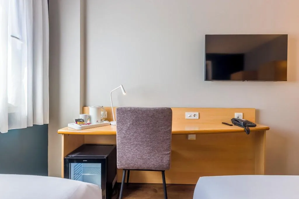 TRIPLE STANDARD Room, Travelodge Madrid Alcala de Henares, Madrid