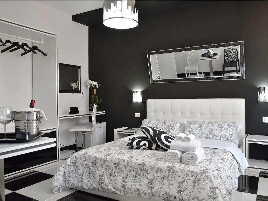 Room, Black & White G&G, Rome