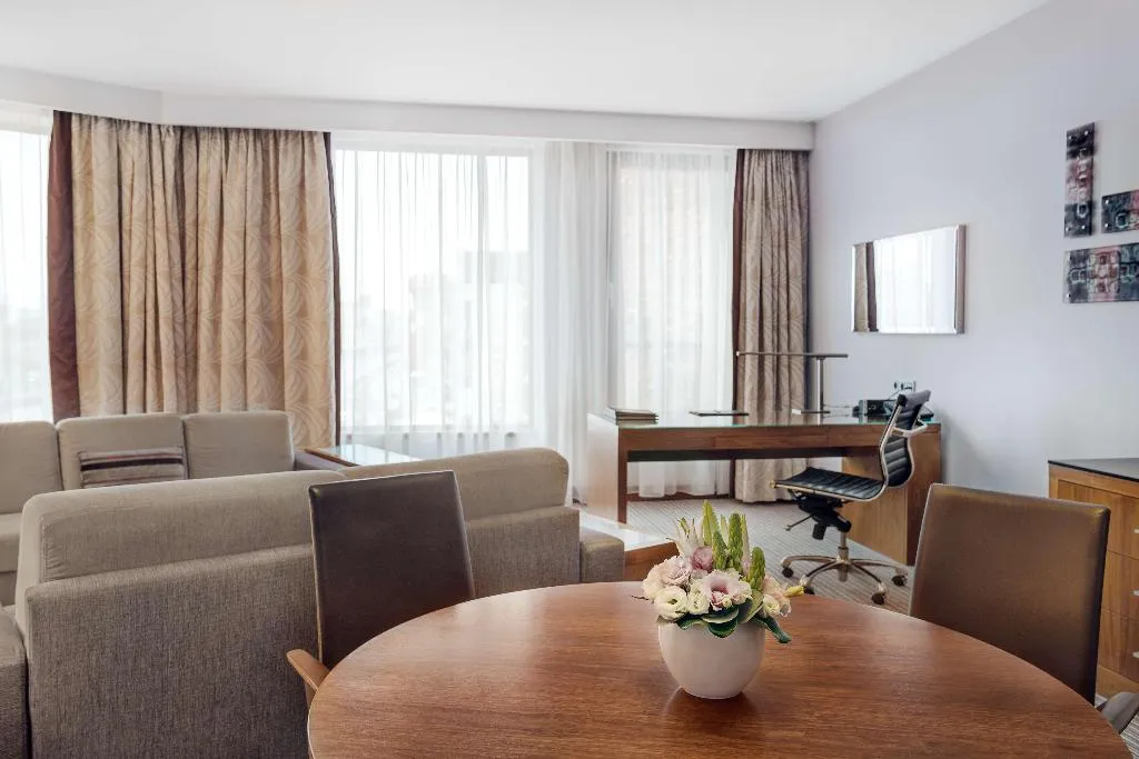 SUITE KING SIZE BED Room, Hilton Gdansk, Gdansk