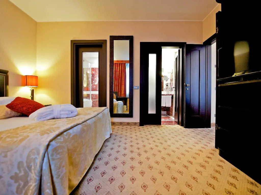 DOUBLE SUPERIOR WITH DOUBLE BED Room, Mercure Roma West, Rome