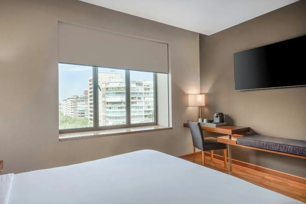 DOUBLE QUEEN SIZE BED Room, AC Madrid Aitana, Madrid