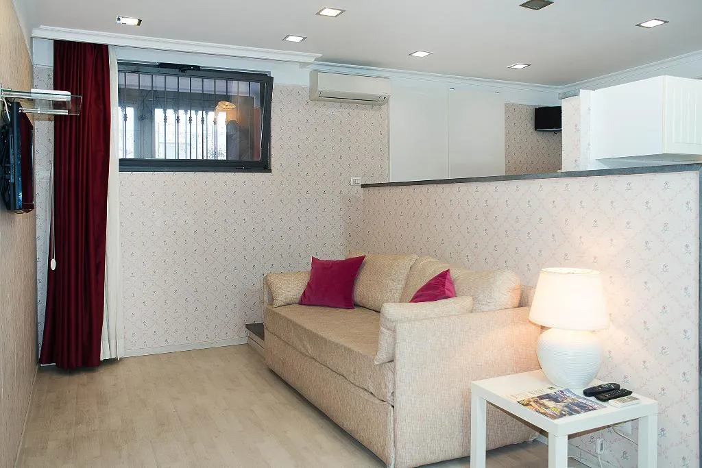 APARTMENT CAPACITY 3 Room, Residenza Echia, Naples