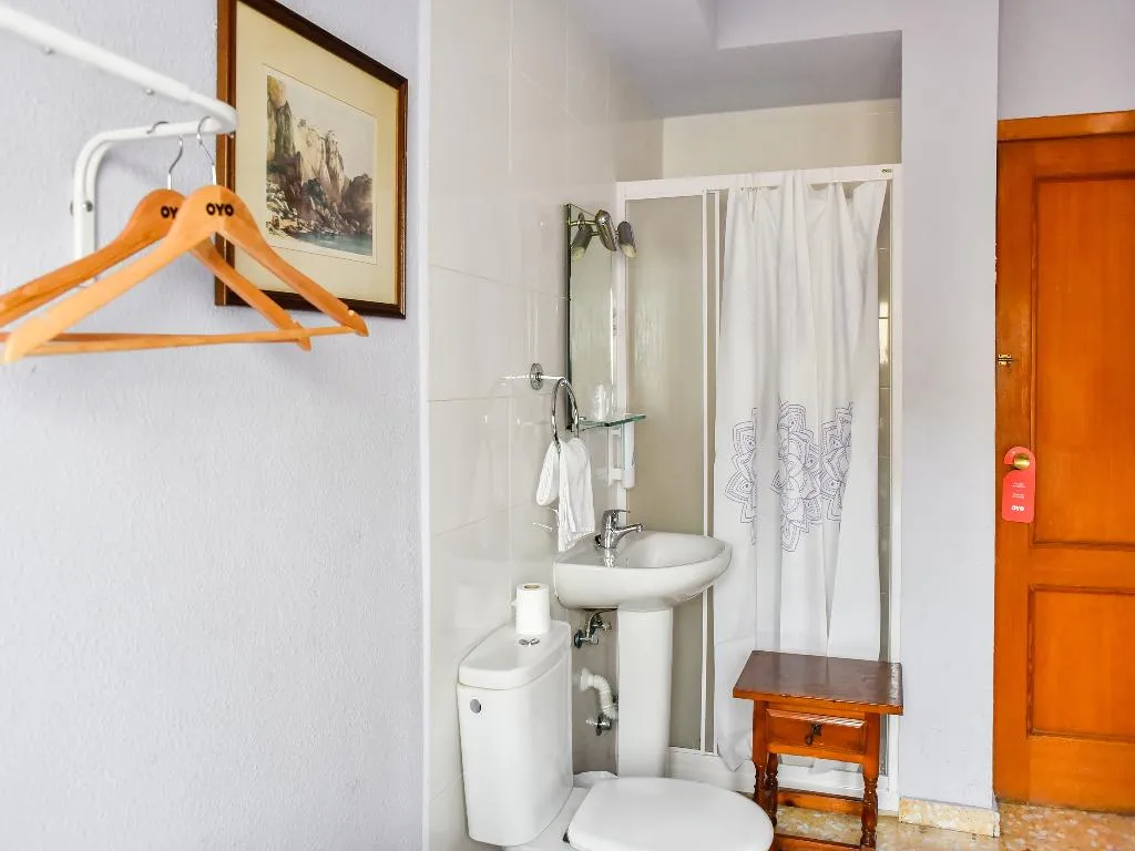 SINGLE STANDARD Room, Hostal Carabanchel, Madrid