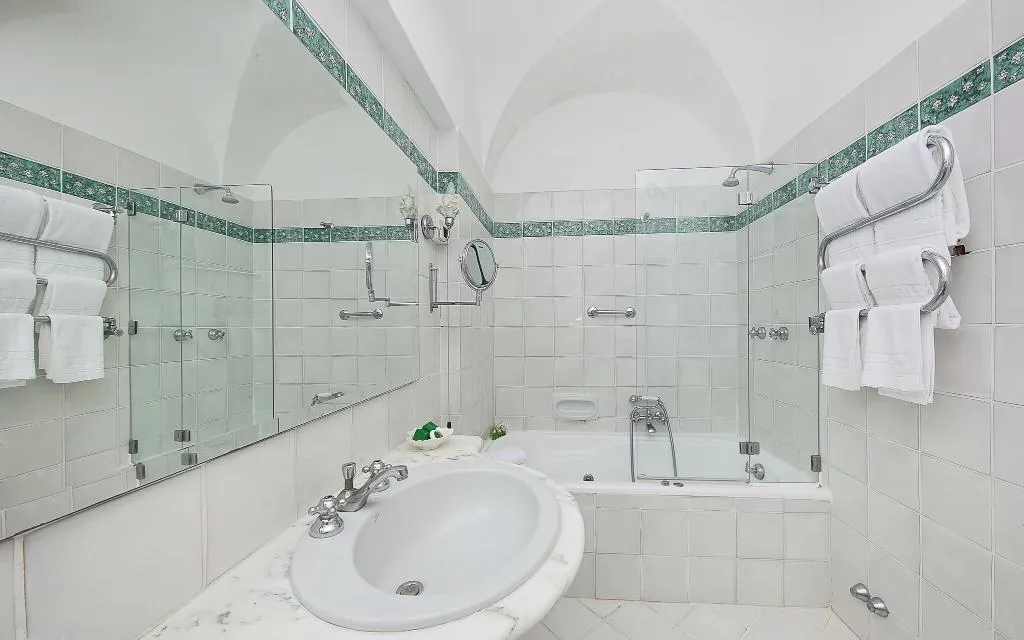 JUNIOR SUITE GARDEN VIEW KING BED Room, Villa Brunella, Naples