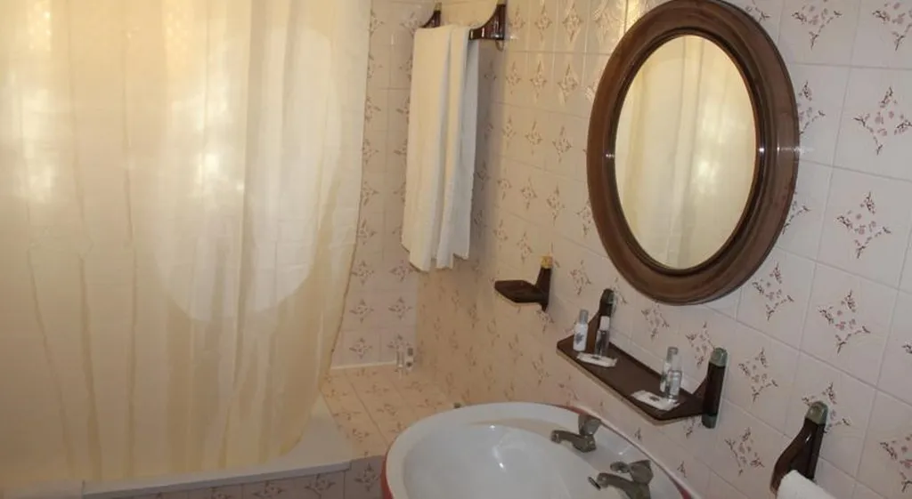 APARTMENT THREE BEDROOMS Room, Cheerfulway Oura Village, Algarve