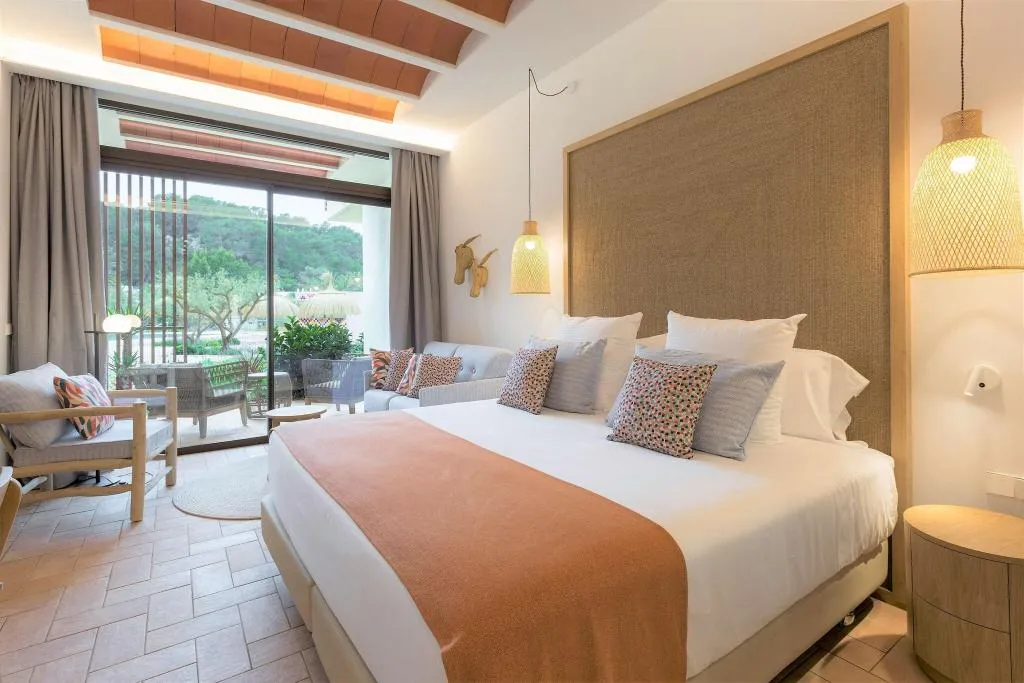 Room, Cala San Miguel Ibiza Res, Curio Colllec by Hilton, Ibiza