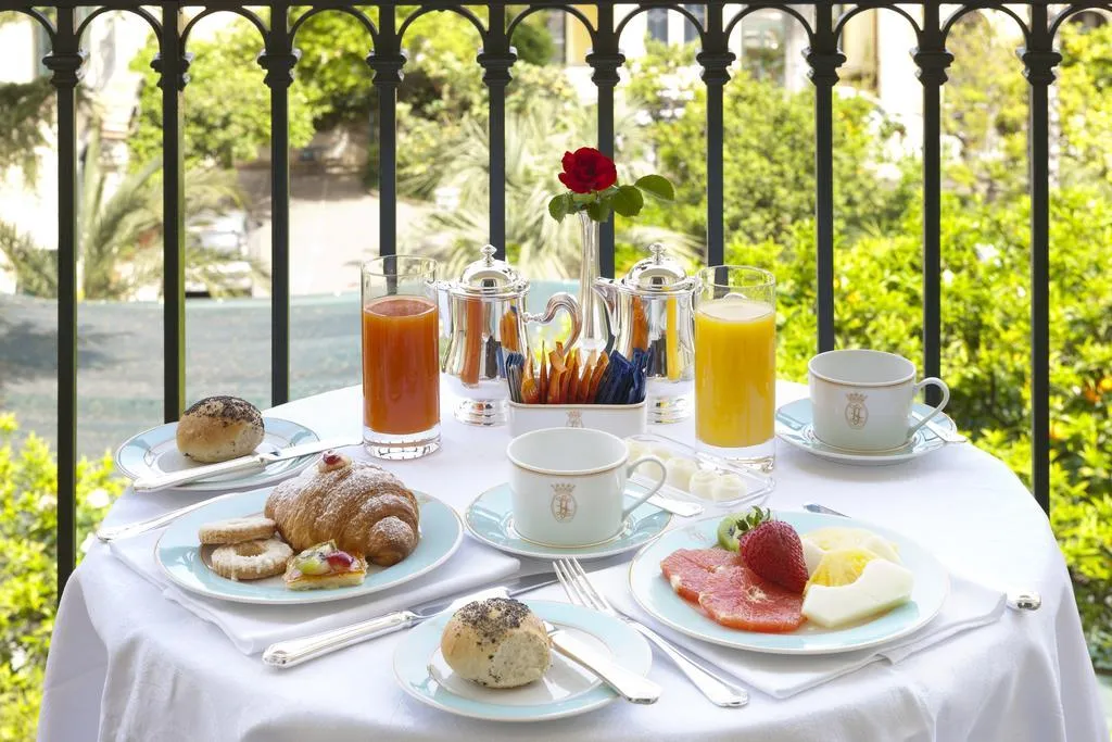 Room, Grand Hotel la Favorita, Naples