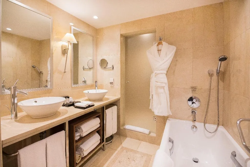 JUNIOR SUITE PARK VIEW Room, InterContinental Lisbon, Lisbon
