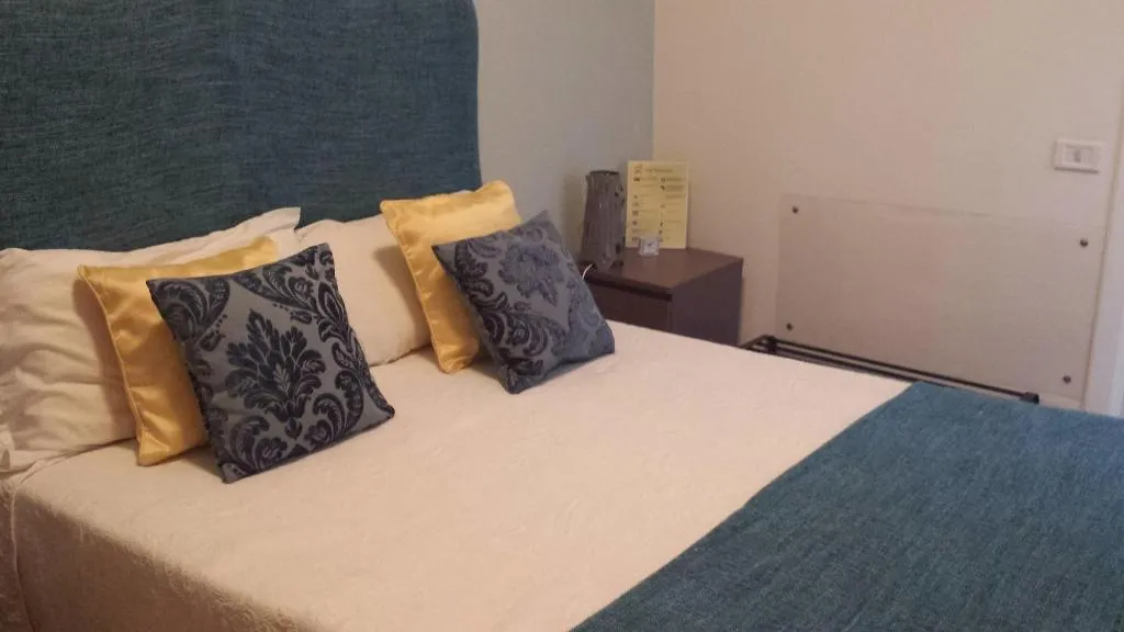 Room, Casa Mariella, Naples