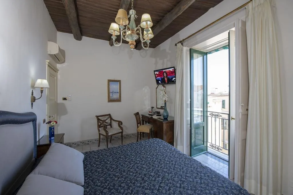 Room, Residenza Del Duca, Naples