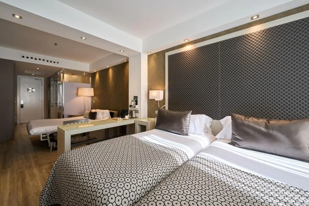 TRIPLE STANDARD Room, Catalonia Square, Barcelona