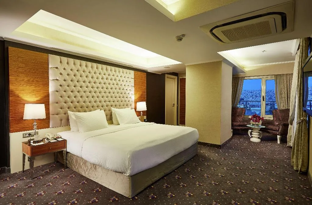 Room, DoubleTree By Hilton Izmir Alsancak, Izmir