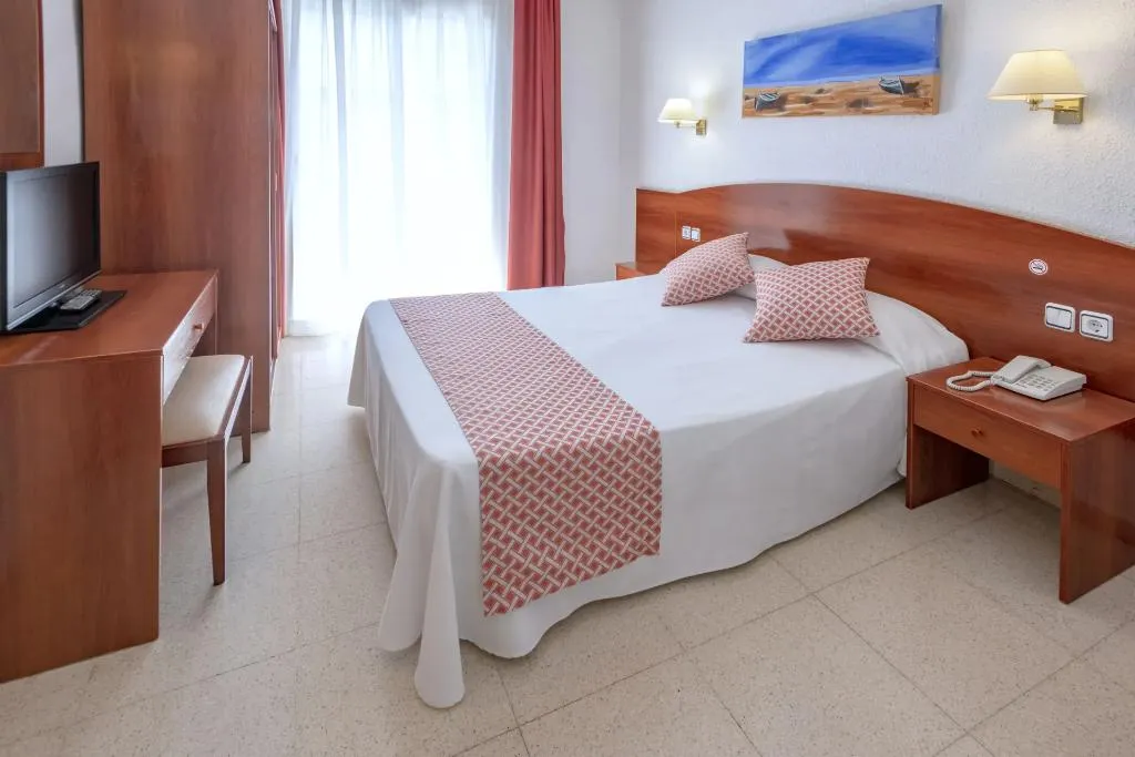 TRIPLE WITH BALCONY Room, GHT Balmes - Apartaments & Splash, Costa Brava