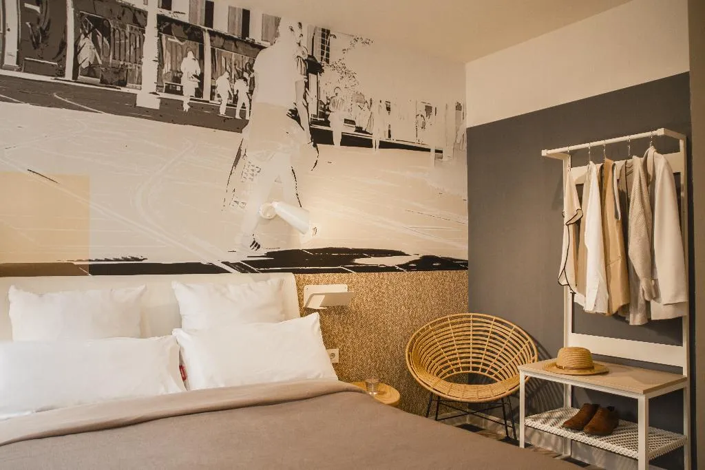 DOUBLE STANDARD Room, Room Select Tetuán, Seville