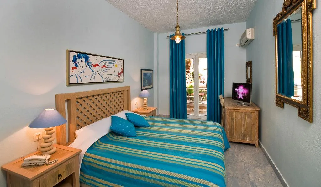 Double or Twin CLASSIC Room, Alesahne Beach, Santorini