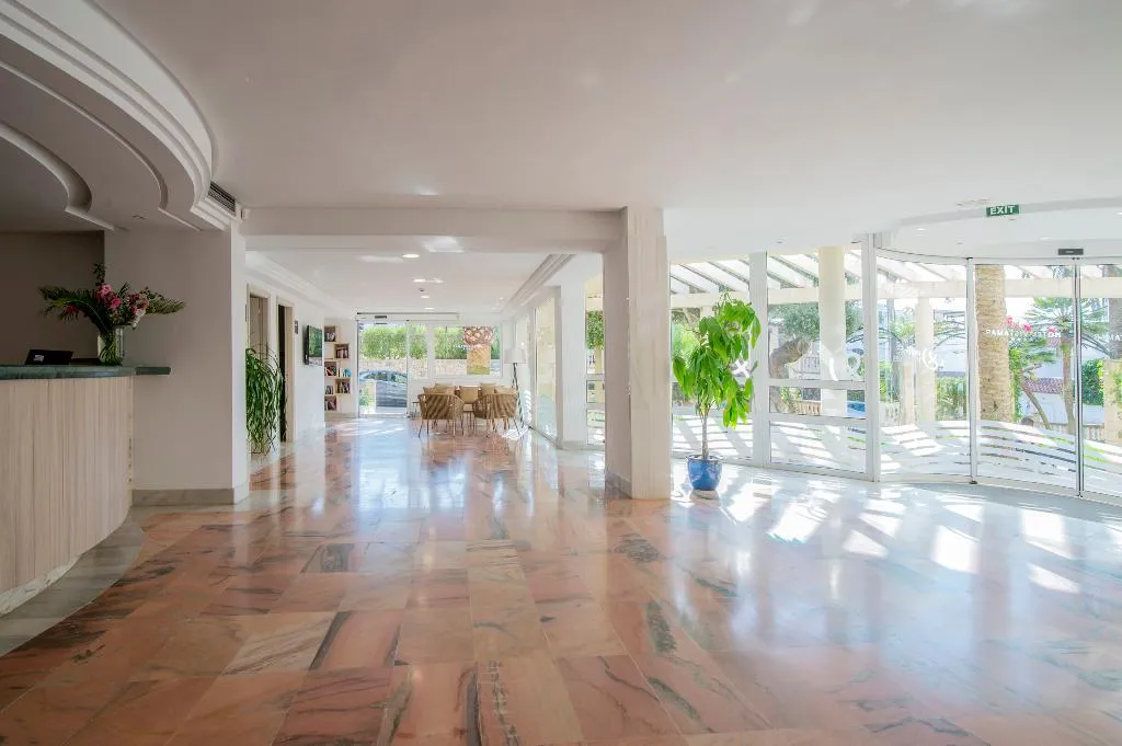 Lobby, Smy Portocolom, Majorca