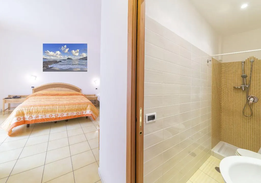 TRIPLE ECONOMY Room, Vittoria, Naples