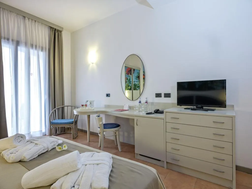 Double or Twin SIDE SEA VIEW WITH BALCONY Room, Antares, Catania