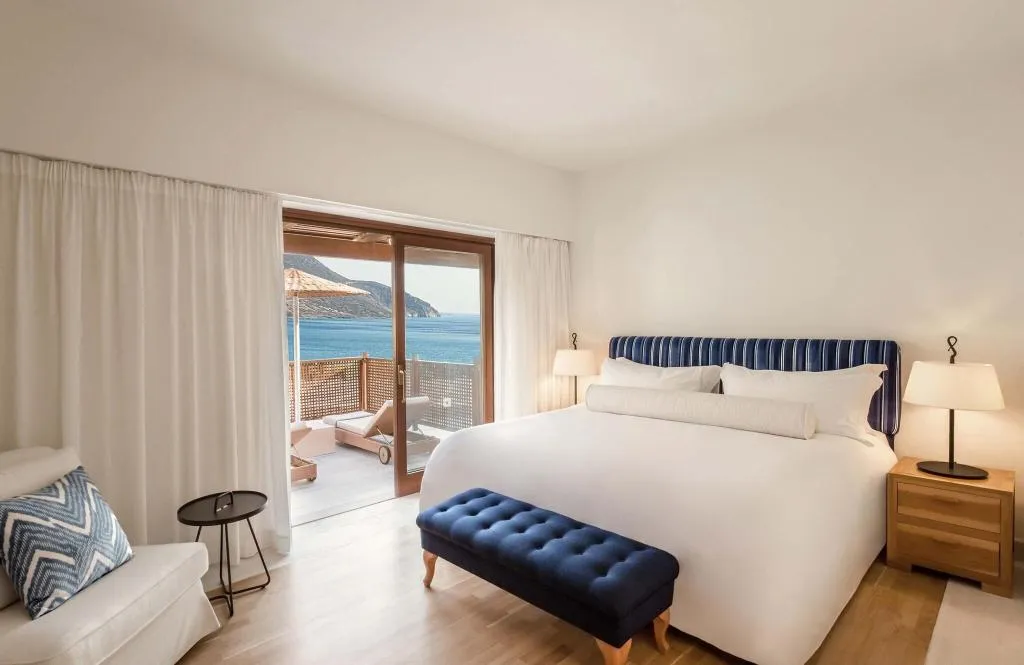 Room, Phaea Blue, a member of SLH, Crete